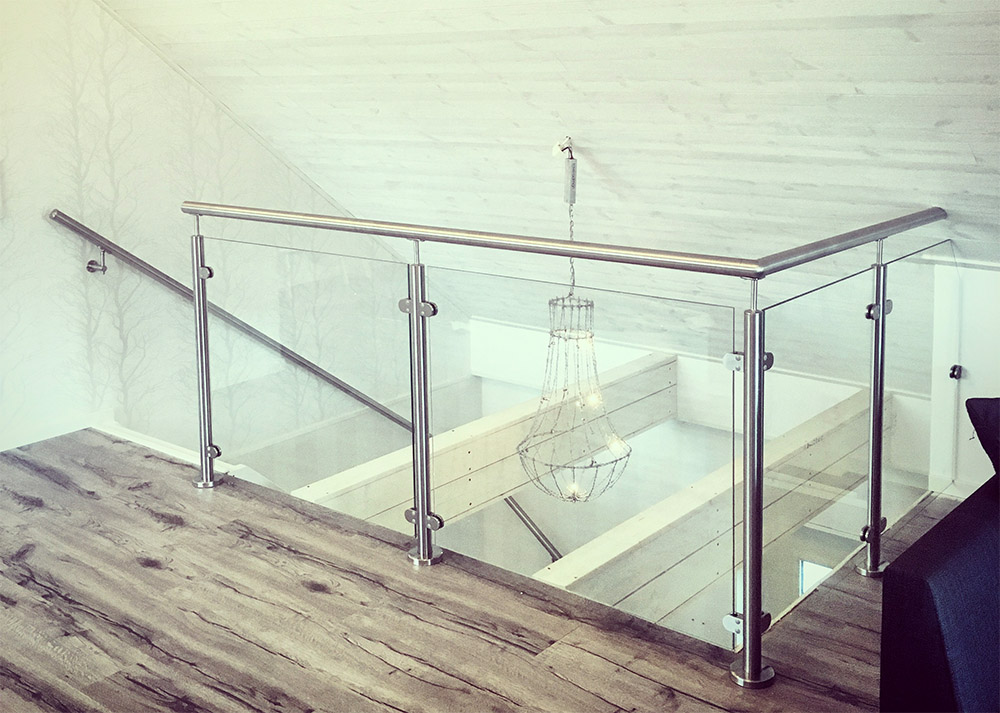 Stainless steel glass stairwell railing