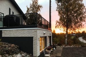 Aluminium balustrade met grijs glas